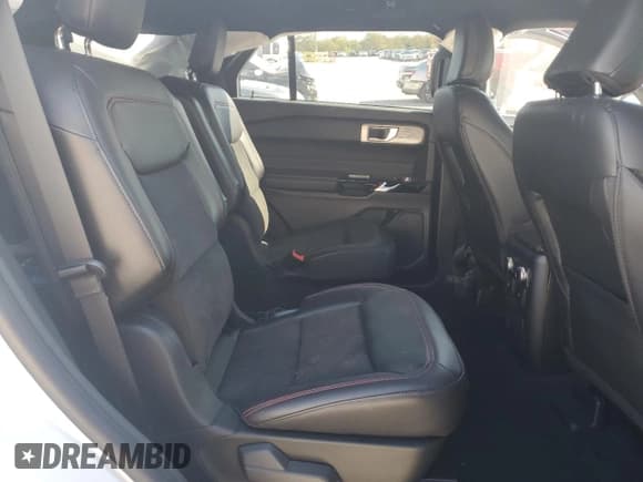 ✅ 2023 Ford Explorer ST-Line • VIN: 1FMSK8KH8PGA40456 • Lot: 52634285. Wystawiony na Copart z przebiegiem Nie podano. Bezpłatny archiwum sprzedaży aukcyjnych z USA i szczegółowy raport historii pojazdu na DreamBid. Zdjęcie 11.