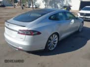 ✅ 2013 Tesla Model S Performance • VIN: 5YJSA1DP6DFP20977 • Lot: 43634841. Wystawiony na IAAI z przebiegiem Nie podano. Bezpłatny archiwum sprzedaży aukcyjnych z USA i szczegółowy raport historii pojazdu na DreamBid. Zdjęcie 4.