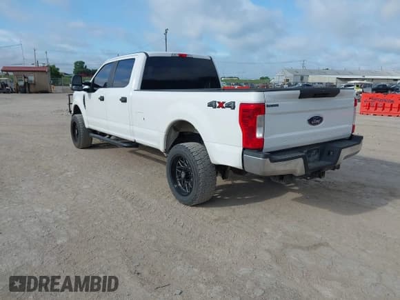 ✅ 2019 Ford F-250 XL • VIN: 1FT7W2B67KEG72329 • Lot: 42490688. Listed on IAAI with 145,729 mi. Free auction sales archive from the USA and detailed vehicle history report at DreamBid. Image 3.