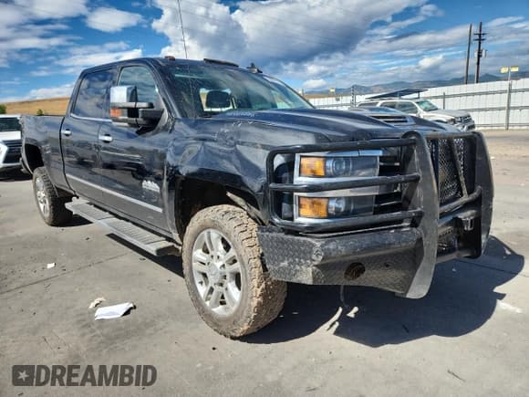 ✅ 2019 Chevrolet Silverado 2500HD High Country • VIN: 1GC1KUEY5KF117111 • Lot: 70201175. Listed on Copart with 133,769 mi. Free auction sales archive from the USA and detailed vehicle history report at DreamBid. Image 4.
