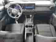 2023 Chevrolet Colorado 2WD Work Truck z VIN 1GCGSBEC4P1175458, wystawiony jako Copart lot #70805835 z przebiegiem 193 mil mil oraz Czysty tytuł • Clean title. Historia ofert i sprzedaży dostępna na DreamBid. Obrazek 8.