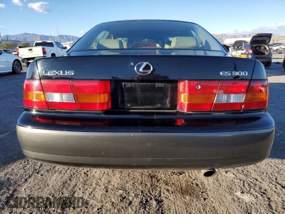 ✅ 1999 Lexus ES 300 • VIN: JT8BF28G8X5056834 • Lot: 89728125. Wystawiony na Copart z przebiegiem 155 844 mil. Bezpłatny archiwum sprzedaży aukcyjnych z USA i szczegółowy raport historii pojazdu na DreamBid. Zdjęcie 6.