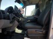 ✅ 2016 Mercedes-Benz Sprinter Cargo • VIN: WD3PE7DD2GP322396 • Lot: 49437965. Wystawiony na Copart z przebiegiem 189 127 mil. Bezpłatny archiwum sprzedaży aukcyjnych z USA i szczegółowy raport historii pojazdu na DreamBid. Zdjęcie 7.