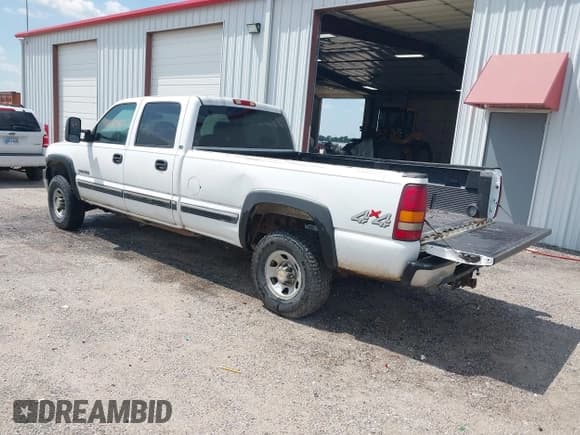 ✅ 2001 Chevrolet Silverado 2500HD LT3 • VIN: 1GCHK23G11F201003 • Лот: 42704499. Опубликован ранее на IAAI с пробегом 171 302 миль. Бесплатный доступ к архиву аукционных продаж из США и подробный отчёт об истории автомобиля на DreamBid. Изображение 3.