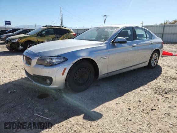 ✅ 2016 BMW 5 Series 528i • VIN: WBA5A5C58GG350773 • Lot: 87105965. Listed on Copart with 123,038 mi. Free auction sales archive from the USA and detailed vehicle history report at DreamBid. Image 1.