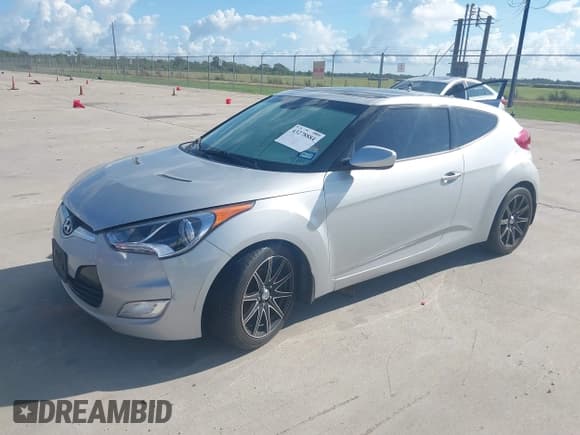 ✅ 2012 Hyundai Veloster w/Red Int • VIN: KMHTC6AD4CU053866 • Lot: 43278884. Wystawiony na IAAI z przebiegiem 155 497 mil. Bezpłatny archiwum sprzedaży aukcyjnych z USA i szczegółowy raport historii pojazdu na DreamBid. Zdjęcie 17.