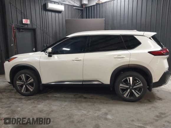 ✅ 2023 Nissan Rogue Platinum • VIN: JN8BT3DD3PW300187 • Lot: 41767197. Wystawiony na IAAI z przebiegiem 14 168 mil. Bezpłatny archiwum sprzedaży aukcyjnych z USA i szczegółowy raport historii pojazdu na DreamBid. Zdjęcie 14.