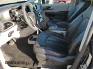 ✅ 2023 Chrysler Pacifica Touring L • VIN: 2C4RC3BG4PR605486 • Lot: 54338135. Wystawiony na Copart z przebiegiem 14 652 mil. Bezpłatny archiwum sprzedaży aukcyjnych z USA i szczegółowy raport historii pojazdu na DreamBid. Zdjęcie 7.