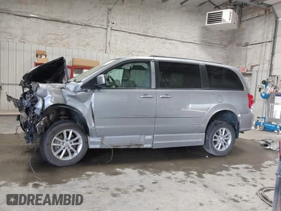 ✅ 2015 Dodge Grand Caravan SXT • VIN: 2C7WDGCGXFR703607 • Lot: 43024560. Wystawiony na IAAI z przebiegiem 67 064 mil. Bezpłatny archiwum sprzedaży aukcyjnych z USA i szczegółowy raport historii pojazdu na DreamBid. Zdjęcie 15.