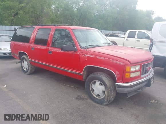 ✅ 1998 GMC Suburban • VIN: 1GKFK16RXWJ708036 • Лот: 43072488. Опубликован ранее на IAAI с пробегом 265 993 миль. Бесплатный доступ к архиву аукционных продаж из США и подробный отчёт об истории автомобиля на DreamBid. Изображение 1.