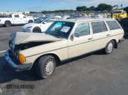 ✅ 1981 Mercedes-Benz 300 • VIN: WDBAB93A0BN004769 • Lot: 43684189. Wystawiony na IAAI z przebiegiem 306 130 mil. Bezpłatny archiwum sprzedaży aukcyjnych z USA i szczegółowy raport historii pojazdu na DreamBid. Zdjęcie 16.