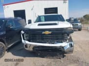 ✅ 2024 Chevrolet Silverado 2500HD Work Truck • VIN: 1GC2YLE73RF403781 • Lot: 40239055. Wystawiony na IAAI z przebiegiem 308 mil. Bezpłatny archiwum sprzedaży aukcyjnych z USA i szczegółowy raport historii pojazdu na DreamBid. Zdjęcie 12.