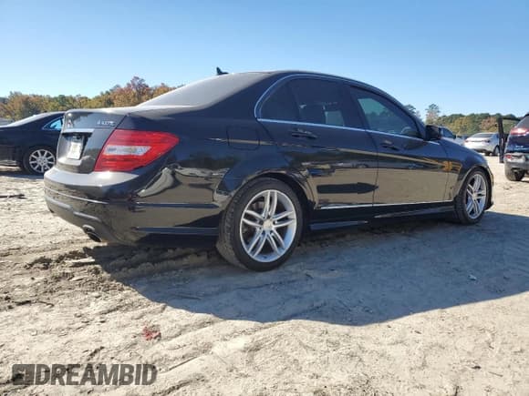 ✅ 2012 Mercedes-Benz C 300 Sport • VIN: WDDGF8BB1CR228623 • Lot: 87283205. Wystawiony na Copart z przebiegiem 189 628 mil. Bezpłatny archiwum sprzedaży aukcyjnych z USA i szczegółowy raport historii pojazdu na DreamBid. Zdjęcie 3.