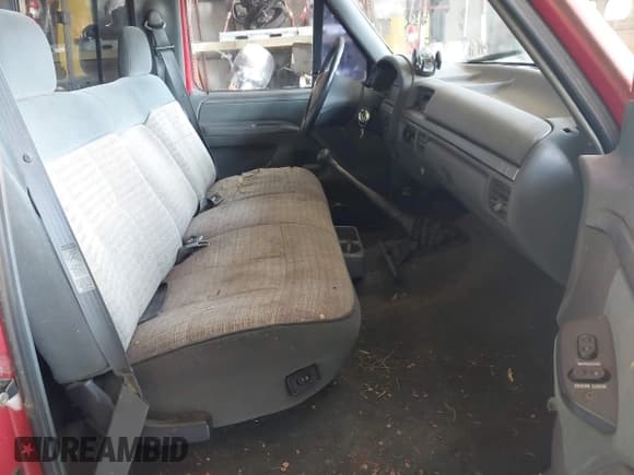 ✅ 1992 Ford F-150 • VIN: 1FTEF14Y1NLA67285 • Лот: 42980920. Опубликован ранее на IAAI с пробегом 109 380 миль. Бесплатный доступ к архиву аукционных продаж из США и подробный отчёт об истории автомобиля на DreamBid. Изображение 5.