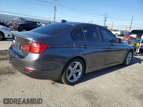 ✅ 2014 BMW 3 Series 328i • VIN: WBA3C1C52EK115905 • Лот: 93720365. Опубликован ранее на Copart с пробегом 88 985 миль. Бесплатный доступ к архиву аукционных продаж из США и подробный отчёт об истории автомобиля на DreamBid. Изображение 3.