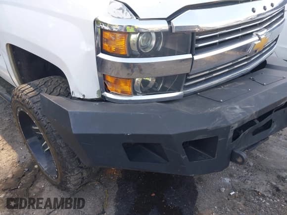 ✅ 2016 Chevrolet Silverado 2500HD Work Truck • VIN: 1GC1CUE80GF217850 • Lot: 42120276. Listed on IAAI with 268,987 mi. Free auction sales archive from the USA and detailed vehicle history report at DreamBid. Image 17.