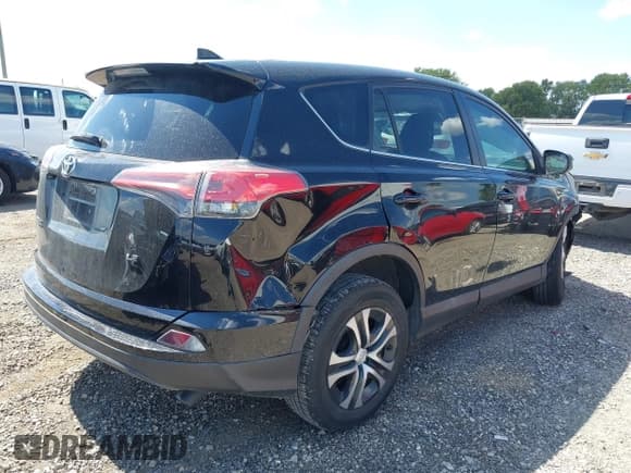 ✅ 2018 Toyota RAV4 LE • VIN: 2T3ZFREVXJW470869 • Lot: 43133197. Wystawiony na IAAI z przebiegiem 103 303 mil. Bezpłatny archiwum sprzedaży aukcyjnych z USA i szczegółowy raport historii pojazdu na DreamBid. Zdjęcie 4.