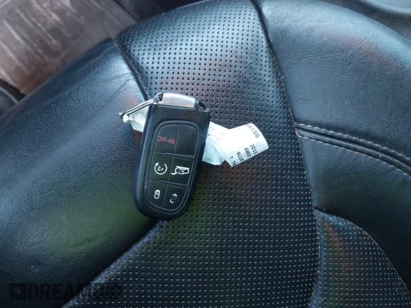 ✅ 2015 Jeep Cherokee Limited • VIN: 1C4PJMDS4FW685396 • Lot: 43543133. Wystawiony na IAAI z przebiegiem 158 270 mil. Bezpłatny archiwum sprzedaży aukcyjnych z USA i szczegółowy raport historii pojazdu na DreamBid. Zdjęcie 11.