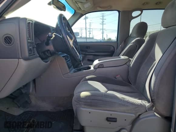 2003 Chevrolet Suburban LS с VIN 1GNEC16T73J263581, выставлен на аукционе Copart как лот 80324514 с пробегом 241 672 миль миль и Списание • Salvage title. История ставок и продаж доступна на DreamBid. Изображение 7.