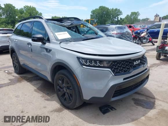 2022 Kia Sorento X-Line S z VIN 5XYRLDLC0NG095849, wystawiony jako IAAI lot #42663893 z przebiegiem 42 132 mil mil oraz . Historia ofert i sprzedaży dostępna na DreamBid. Obrazek 1.