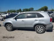 ✅ 2011 Kia Sorento LX • VIN: 5XYKTDA1XBG100957 • Lot: 43050357. Wystawiony na IAAI z przebiegiem 198 512 mil. Bezpłatny archiwum sprzedaży aukcyjnych z USA i szczegółowy raport historii pojazdu na DreamBid. Zdjęcie 14.