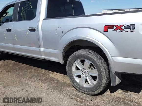 ✅ 2018 Ford F-150 Platinum • VIN: 1FTFW1EG4JFB85916 • Lot: 85382005. Wystawiony na Copart z przebiegiem 115 809 mil. Bezpłatny archiwum sprzedaży aukcyjnych z USA i szczegółowy raport historii pojazdu na DreamBid. Zdjęcie 13.