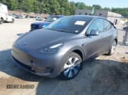 ✅ 2023 Tesla Model Y Long Range • VIN: 7SAYGAEE9PF945648 • Lot: 42847679. Wystawiony na IAAI z przebiegiem 52 871 mil. Bezpłatny archiwum sprzedaży aukcyjnych z USA i szczegółowy raport historii pojazdu na DreamBid. Zdjęcie 16.