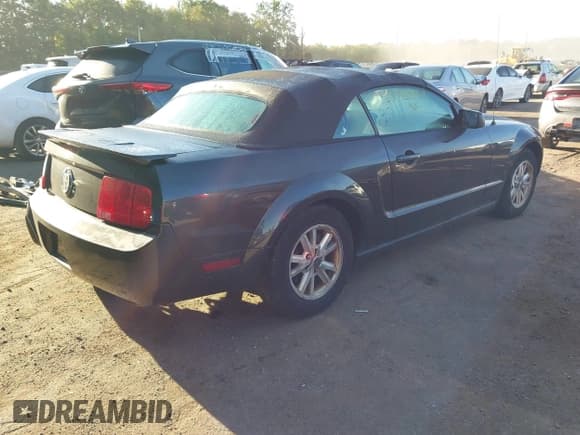 ✅ 2007 Ford Mustang Deluxe • VIN: 1ZVFT84N075346114 • Lot: 43362587. Listed on IAAI with 68,756 mi. Free auction sales archive from the USA and detailed vehicle history report at DreamBid. Image 4.