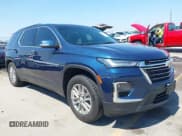 ✅ 2022 Chevrolet Traverse LT Cloth • VIN: 1GNERGKW1NJ104429 • Lot: 43174772. Wystawiony na IAAI z przebiegiem 66 873 mil. Bezpłatny archiwum sprzedaży aukcyjnych z USA i szczegółowy raport historii pojazdu na DreamBid. Zdjęcie 1.