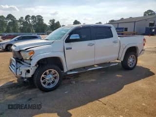 ✅ 2016 Toyota Tundra 1794 Edition • VIN: 5TFAW5F17GX546148 • Lot: 84986465. Wystawiony na Copart z przebiegiem 127 235 mil. Bezpłatny archiwum sprzedaży aukcyjnych z USA i szczegółowy raport historii pojazdu na DreamBid. Zdjęcie 1.