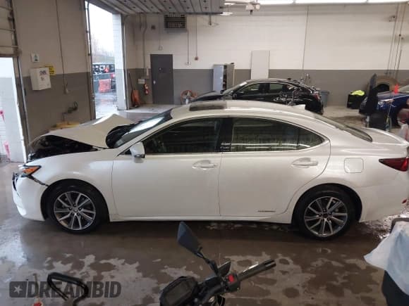 ✅ 2016 Lexus ES 300h • VIN: JTHBW1GG3G2109257 • Лот: 43579621. Опубликован ранее на IAAI с пробегом 180 206 миль. Бесплатный доступ к архиву аукционных продаж из США и подробный отчёт об истории автомобиля на DreamBid. Изображение 14.