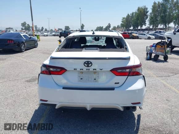 2022 Toyota Camry SE z VIN 4T1T11AK9NU047717, wystawiony jako IAAI lot #42316618 z przebiegiem 86 410 mil mil oraz . Historia ofert i sprzedaży dostępna na DreamBid. Obrazek 16.