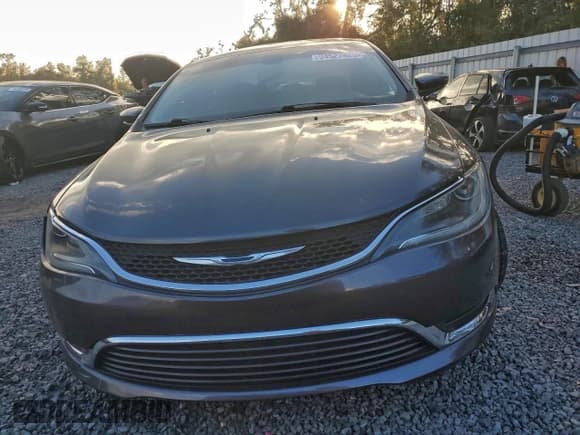 ✅ 2015 Chrysler 200 Limited • VIN: 1C3CCCAB1FN680920 • Lot: 94527425. Wystawiony na Copart z przebiegiem 133 261 mil. Bezpłatny archiwum sprzedaży aukcyjnych z USA i szczegółowy raport historii pojazdu na DreamBid. Zdjęcie 5.