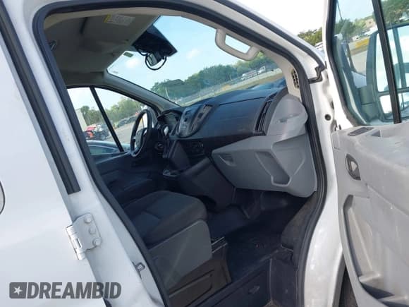 ✅ 2017 Ford Transit • VIN: 1FTYR1ZM2HKA78445 • Lot: 42106503. Wystawiony na IAAI z przebiegiem 143 544 mil. Bezpłatny archiwum sprzedaży aukcyjnych z USA i szczegółowy raport historii pojazdu na DreamBid. Zdjęcie 5.