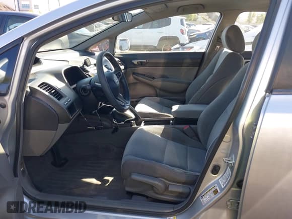 ✅ 2010 Honda Civic LX • VIN: 19XFA1F51AE068395 • Lot: 43529675. Wystawiony na IAAI z przebiegiem 139 000 mil. Bezpłatny archiwum sprzedaży aukcyjnych z USA i szczegółowy raport historii pojazdu na DreamBid. Zdjęcie 5.