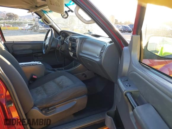 ✅ 2005 Ford Explorer Sport Trac XLS • VIN: 1FMZU67K75UB82880 • Lot: 43839408. Wystawiony na IAAI z przebiegiem 351 305 mil. Bezpłatny archiwum sprzedaży aukcyjnych z USA i szczegółowy raport historii pojazdu na DreamBid. Zdjęcie 5.