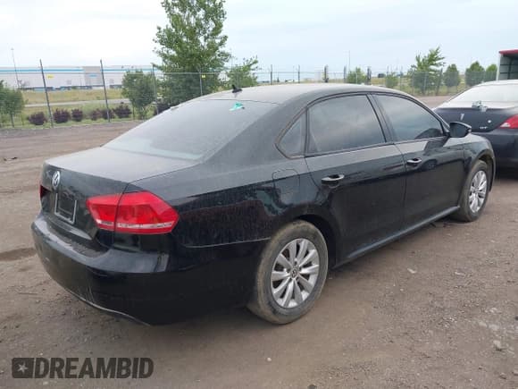 ✅ 2012 Volkswagen Passat S • VIN: 1VWAP7A33CC073431 • Lot: 39998507. Wystawiony na IAAI z przebiegiem 117 791 mil. Bezpłatny archiwum sprzedaży aukcyjnych z USA i szczegółowy raport historii pojazdu na DreamBid. Zdjęcie 4.