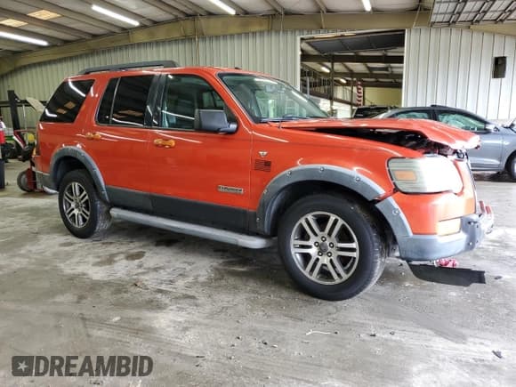 ✅ 2007 Ford Explorer XLT • VIN: 1FMEU73897UA37325 • Lot: 45277585. Wystawiony na Copart z przebiegiem 105 869 mil. Bezpłatny archiwum sprzedaży aukcyjnych z USA i szczegółowy raport historii pojazdu na DreamBid. Zdjęcie 4.