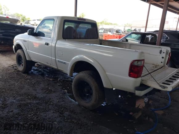 ✅ 2001 Ford Ranger XL • VIN: 1FTYR10U21TA06089 • Lot: 42521853. Wystawiony na IAAI z przebiegiem 219 534 mil. Bezpłatny archiwum sprzedaży aukcyjnych z USA i szczegółowy raport historii pojazdu na DreamBid. Zdjęcie 3.