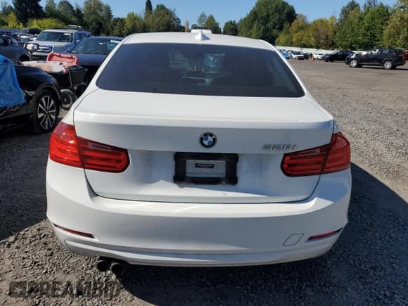 ✅ 2013 BMW 3 Series 328i • VIN: WBA3A5C54DF602902 • Lot: 81807375. Wystawiony na Copart z przebiegiem 126 966 mil. Bezpłatny archiwum sprzedaży aukcyjnych z USA i szczegółowy raport historii pojazdu na DreamBid. Zdjęcie 6.