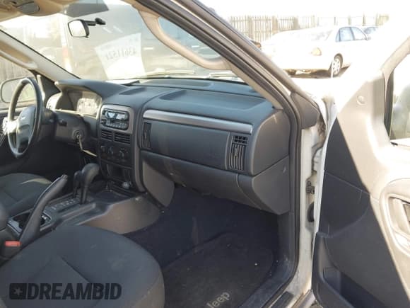 ✅ 2003 Jeep Grand Cherokee Laredo • VIN: 1J4GW48S63C611304 • Lot: 43611521. Listed on IAAI with 116,173 mi. Free auction sales archive from the USA and detailed vehicle history report at DreamBid. Image 5.