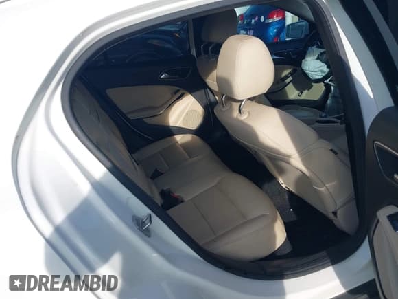 ✅ 2019 Mercedes-Benz GLA 250 • VIN: WDCTG4EB2KJ551287 • Лот: 43243524. Опубликован ранее на IAAI с пробегом 142 680 миль. Бесплатный доступ к архиву аукционных продаж из США и подробный отчёт об истории автомобиля на DreamBid. Изображение 8.