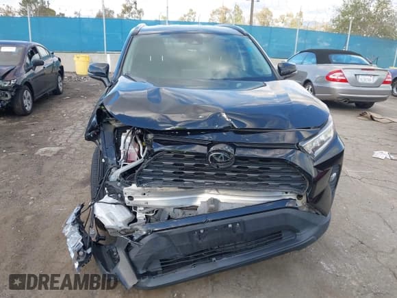 ✅ 2021 Toyota RAV4 XLE • VIN: 2T3W1RFV0MC120012 • Лот: 43751299. Опубликован ранее на IAAI с пробегом 67 814 миль. Бесплатный доступ к архиву аукционных продаж из США и подробный отчёт об истории автомобиля на DreamBid. Изображение 12.