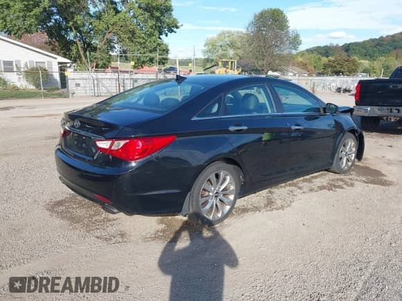 2013 Hyundai Sonata SE с VIN 5NPEC4AC3DH799942, выставлен на аукционе IAAI как лот 43386035 с пробегом 110 967 миль миль и . История ставок и продаж доступна на DreamBid. Изображение 4.