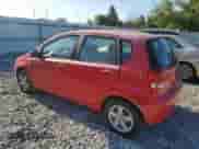 2005 Chevrolet Aveo LS z VIN KL1TD62695B388435, wystawiony jako Copart lot #67541114 z przebiegiem 95 156 mil mil oraz Czysty tytuł • Clean title. Historia ofert i sprzedaży dostępna na DreamBid. Obrazek 2.