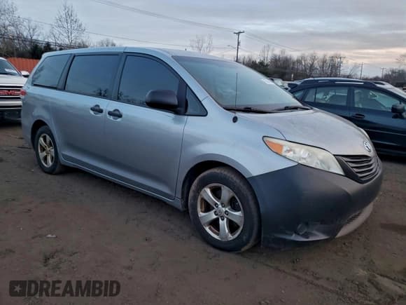 ✅ 2013 Toyota Sienna L • VIN: 5TDZK3DC3DS323954 • Лот: 95654895. Опубликован ранее на Copart с пробегом 278 365 миль. Бесплатный доступ к архиву аукционных продаж из США и подробный отчёт об истории автомобиля на DreamBid. Изображение 4.