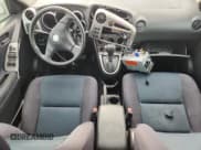 ✅ 2006 Toyota Matrix XR • VIN: 2T1KR32E46C621796 • Лот: 81264175. Опубликован ранее на Copart с пробегом Не указан. Бесплатный доступ к архиву аукционных продаж из США и подробный отчёт об истории автомобиля на DreamBid. Изображение 8.