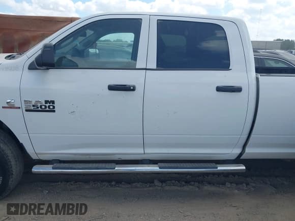 ✅ 2017 Ram 2500 Tradesman • VIN: 3C6UR5HL4HG670748 • Lot: 42767336. Listed on IAAI with 111,404 mi. Free auction sales archive from the USA and detailed vehicle history report at DreamBid. Image 13.