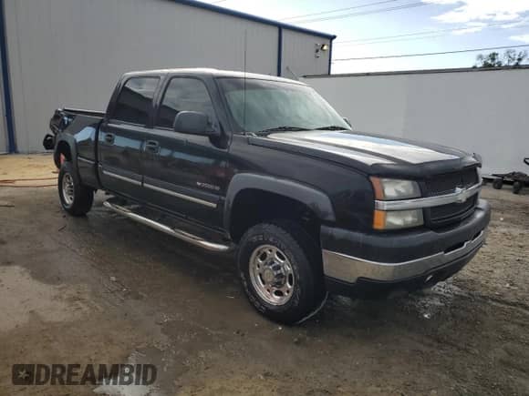 2003 Chevrolet Silverado 2500HD LS with VIN 1GCHK23U03F178676, listed as a Copart auction lot 90282235 with 320,071 mi miles and Salvage title. Bid and sale history available at DreamBid. Image 4.