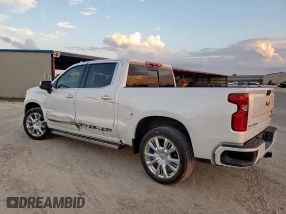 ✅ 2022 Chevrolet Silverado 1500 High Country • VIN: 3GCPAFED1NG522942 • Лот: 85318435. Опубликован ранее на Copart с пробегом 46 662 миль. Бесплатный доступ к архиву аукционных продаж из США и подробный отчёт об истории автомобиля на DreamBid. Изображение 2.